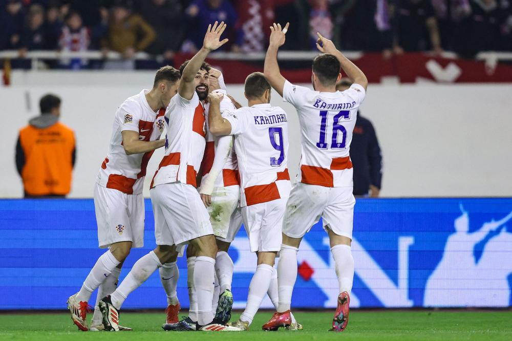 牢牢掌控在 牢牢掌控在